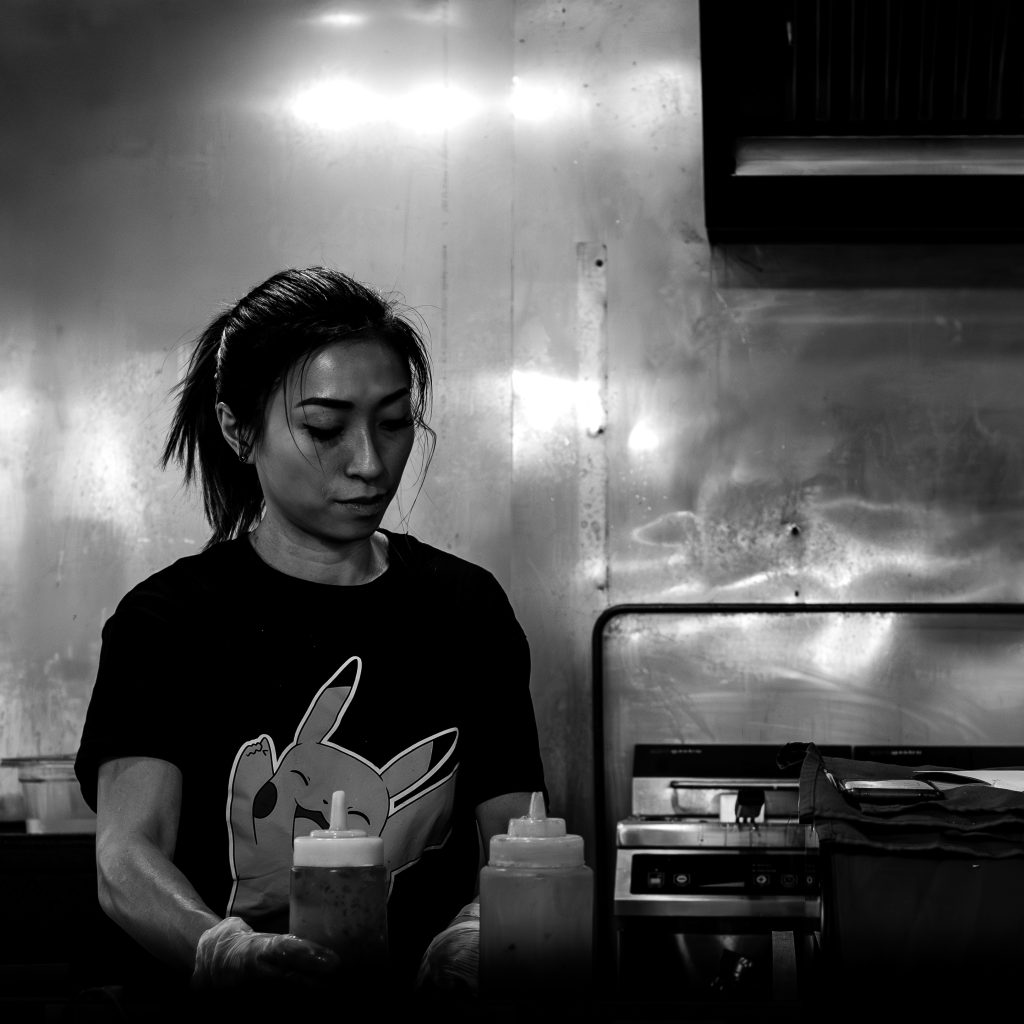 Professionnelle au travail en cuisine